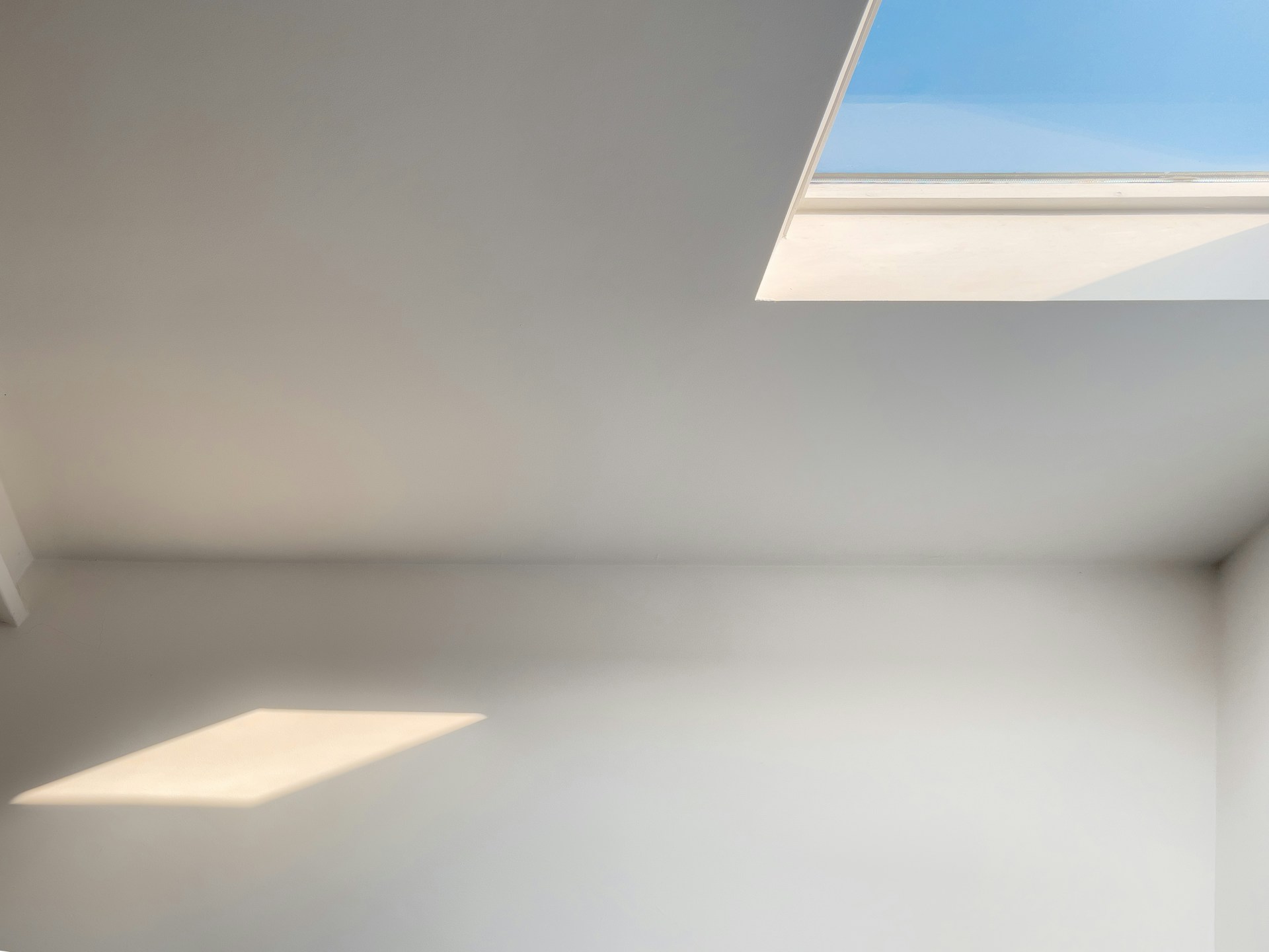 Featured Image for: How To Prevent Winter Skylight Leaking In 2024